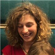 Professeure de yoga depuis 2014, je m'adapte à chacun.e. 
Je propose des cours enfants, ado, adultes et séniors.